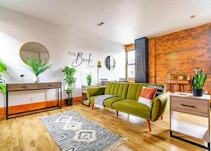 Apartment Jungle House Downtown Free Parking Sleeps 8 - Walk To Convention Center & Nationwide Arena - 1br Short North Luxury - Over 5,800 Five Star *