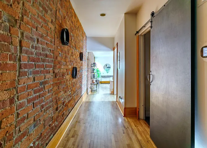 Apartment Jungle House Downtown Free Parking Sleeps 8 - Walk To Convention Center & Nationwide Arena - 1br Short North Luxury - Over 5,800 Five Star Columbus