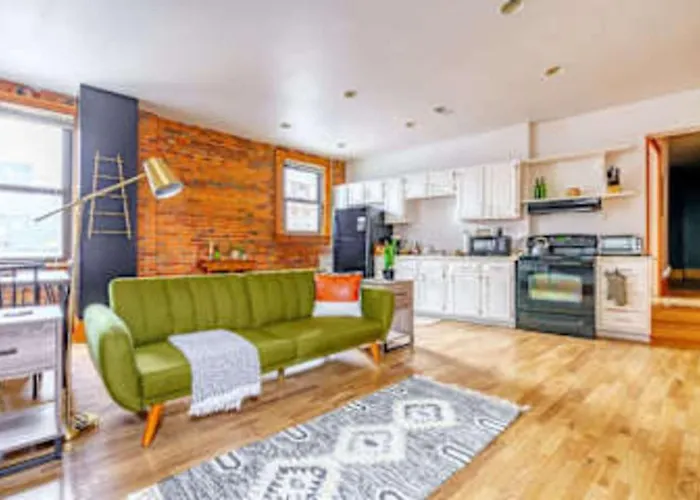 Apartment Jungle House Downtown Free Parking Sleeps 8 - Walk To Convention Center & Nationwide Arena - 1br Short North Luxury - Over 5,800 Five Star Columbus