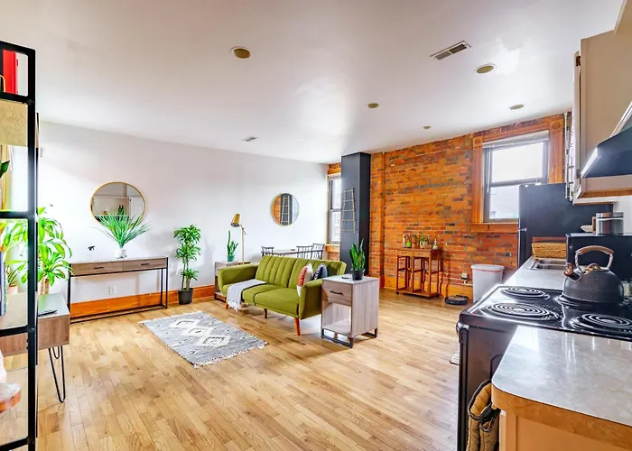 Apartment Jungle House Downtown Free Parking Sleeps 8 - Walk To Convention Center & Nationwide Arena - 1br Short North Luxury - Over 5,800 Five Star *