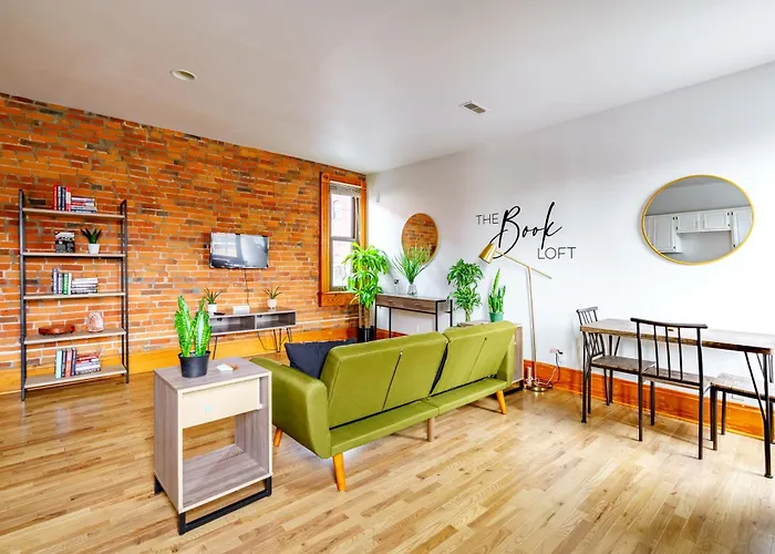 Jungle House Downtown Free Parking Sleeps 8 - Walk To Convention Center & Nationwide Arena - 1br Short North Luxury - Over 5,800 Five Star Apartment *