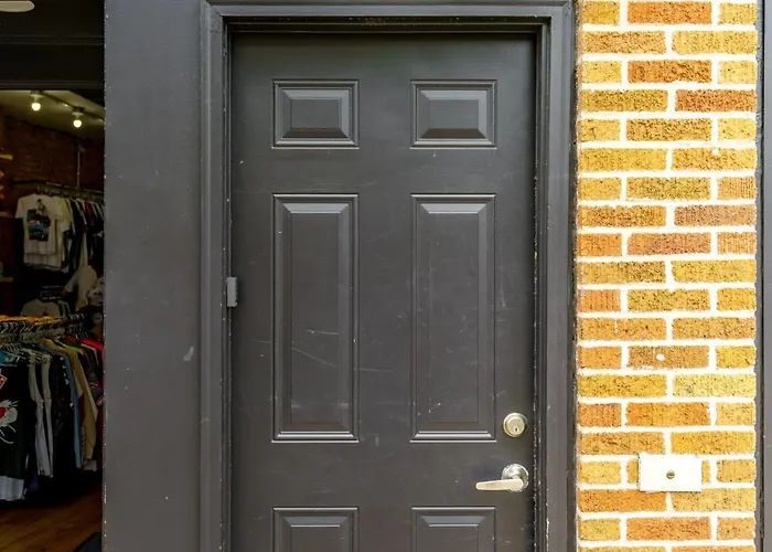 Jungle House Downtown Free Parking Sleeps 8 - Walk To Convention Center & Nationwide Arena - 1br Short North Luxury - Over 5,800 Five Star Apartment Columbus